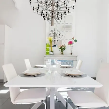 5-star On Rue D'antibes Apartment