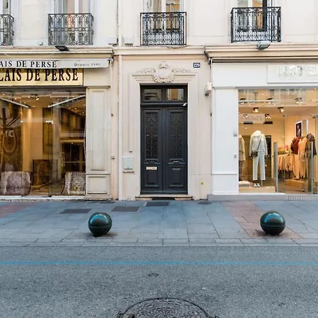5-star On Rue D'antibes Apartment