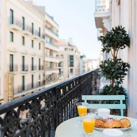 5-star On Rue D'antibes Apartment